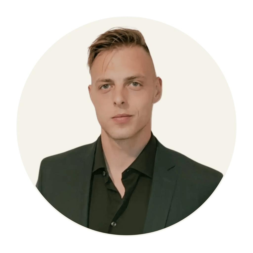 Porträtt av Artur Lyczkowski, en av grundarna av Reason Media.